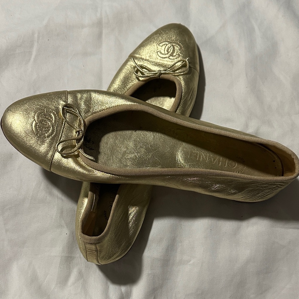 CHANEL Metallic Gold Flats